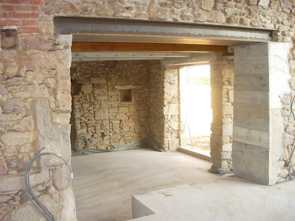 Ouverture de mur en pierre, en béton dans l'Indre